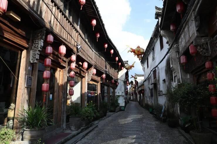 我骨股头摔断后,由于疫情原因被隔离7天后才置换手术,是不是延误了治疗,现在术后二周了刀口内部还是酸?有问必答,快速解答你的疑问